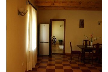 Ukraina Privát Orosijevo, Eksterjeras